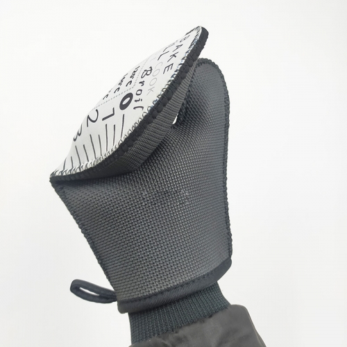Neoprene Oven Mitt 1